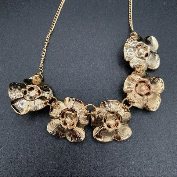 Coral Floral Enamel Rose  Collar Necklace - Picture 3 of 10